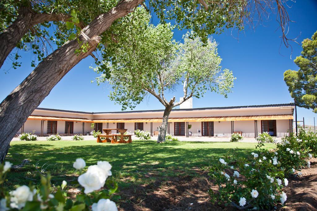 Wagon Wheel Country Lodge Beaufort West Exteriör bild