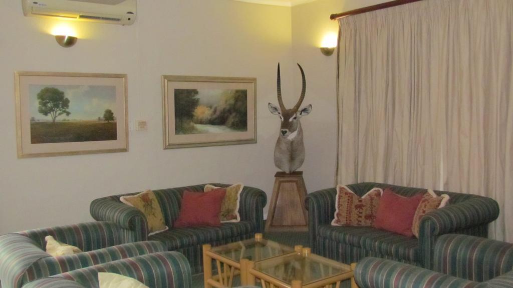 Wagon Wheel Country Lodge Beaufort West Exteriör bild