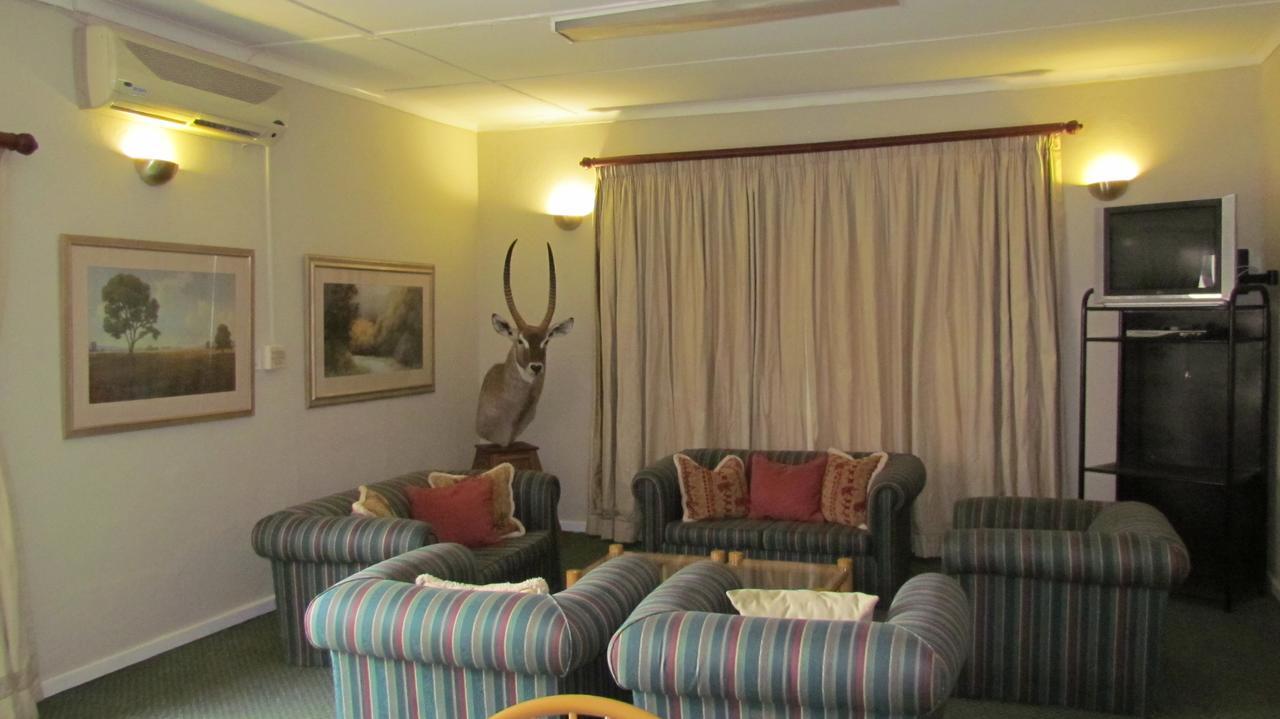 Wagon Wheel Country Lodge Beaufort West Exteriör bild