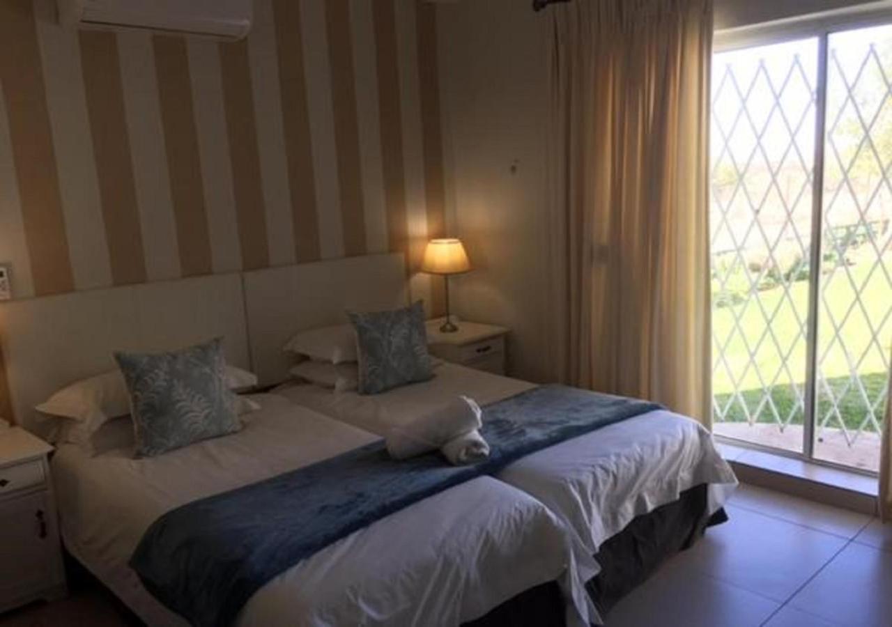 Wagon Wheel Country Lodge Beaufort West Exteriör bild