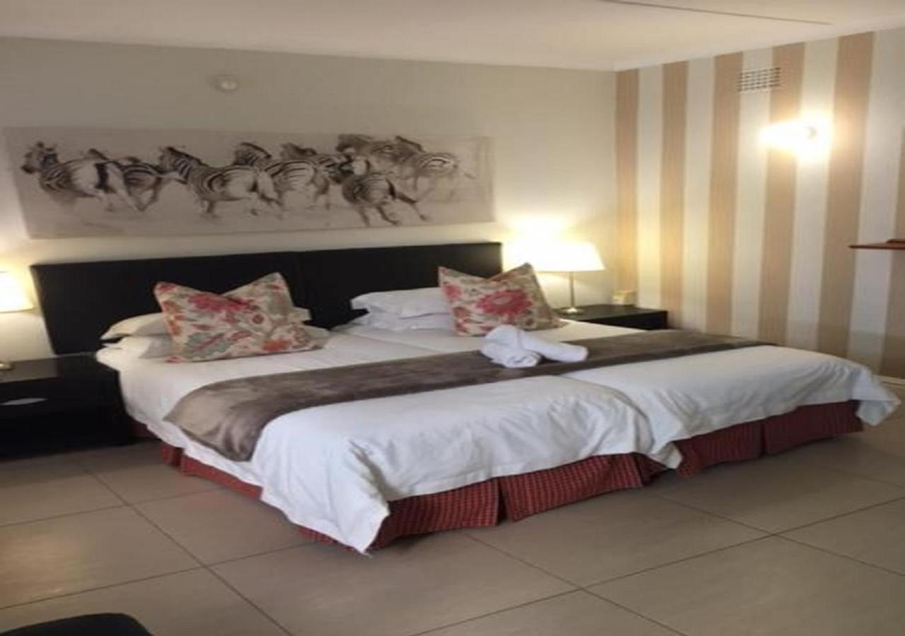 Wagon Wheel Country Lodge Beaufort West Exteriör bild