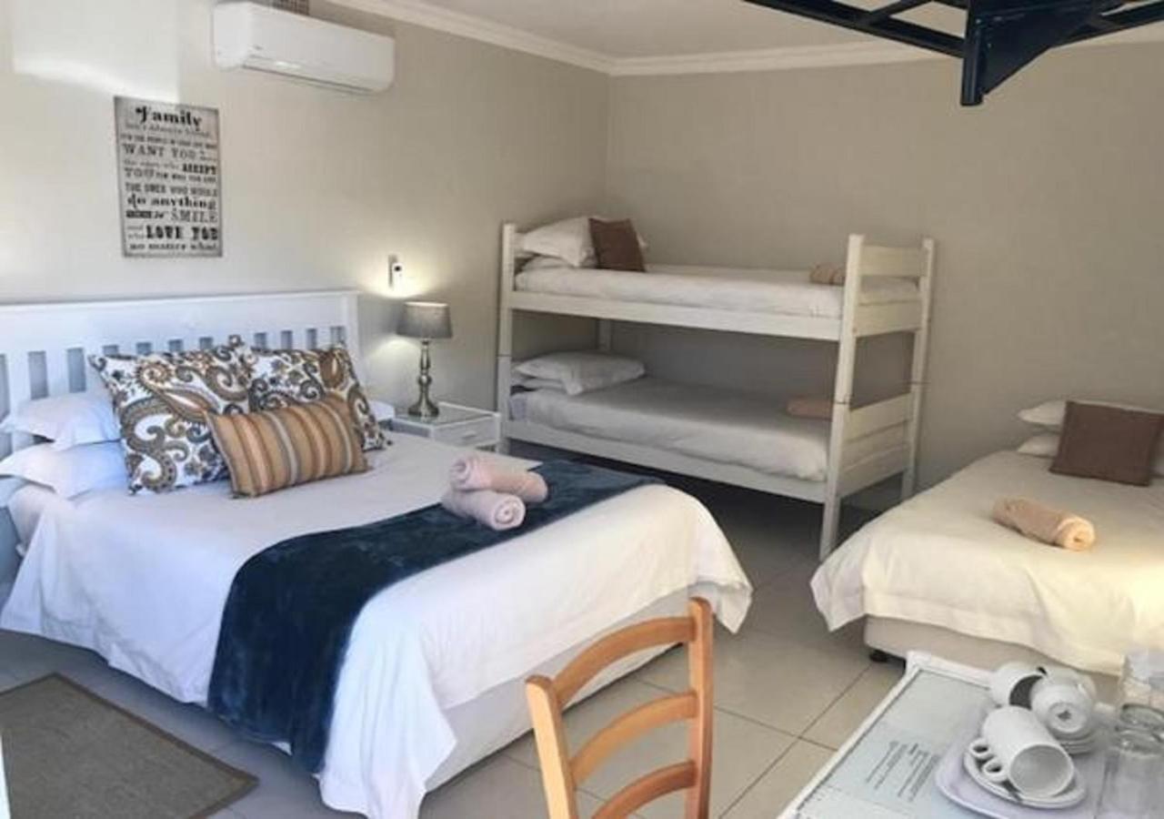 Wagon Wheel Country Lodge Beaufort West Exteriör bild